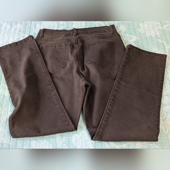 Gloria Vanderbilt Brown Amanda Jeans. Size 8 short. - Picture 2 of 7